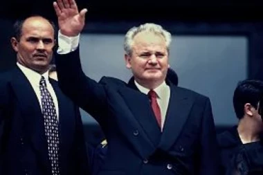 SLOBIN TELOHRANITELJ DIVLJAO: Senta lupio šakom od sto, a onda je usledilo OVO!