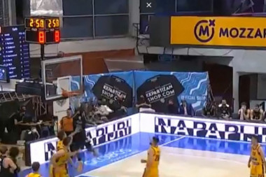 (VIDEO) NBA PARTIZAN! Šou Pejdža i Mozlija na Novom Beogradu - BRUTALNO zakucavanje!