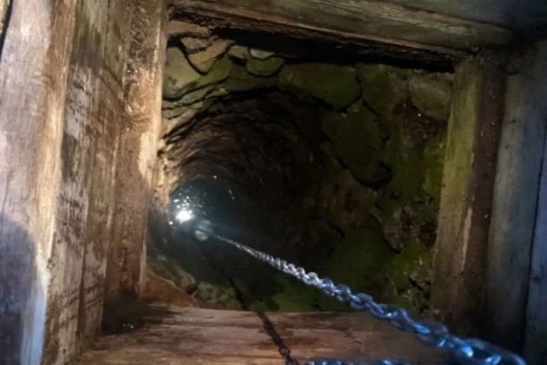 Ni POSLE OBDUKCIJE NIJE USTANOVLJEN IDENTITET MUŠKARCA PRONAĐENOG U BUNARU! Sahranjen kao N.N. lice o trošku opštine Trstenik!