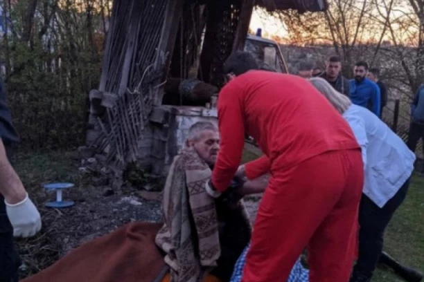 (FOTO) DRAMA U SELU KOD POŽEGE: Starac UPAO U BUNAR, kada ga je komšija čuo počela je njegova TRKA SA VREMENOM