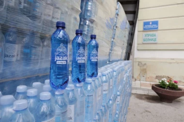 HUMANOST NA DELU U BORBI PROTIV COVID-19: NIS donirao Jazak vodu Opštoj bolnici u Čačku