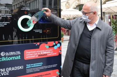 (FOTO) POSTAVLJEN PRVI RECIKLOMAT U BEOGRADU! Vesić: Doprinos reciklaži i sortiranju otpada!