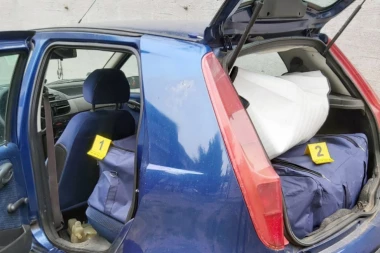 (FOTO) DOLIJALI DILERI: Zaplenjeno 15 kilograma marihuane u Beogradu, uhapšena dvojica muškaraca