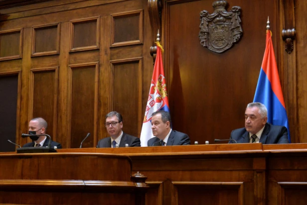 (VIDEO, FOTO) PREDSEDNIK VUČIĆ STIGAO U SKUPŠTINU: Počeo međustranački dijalog vlasti i opozicije