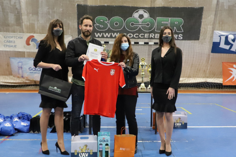Nemanja Momić preuzeo nagradu za najboljeg igrača Manojla Rebića (GSP Beograd)
