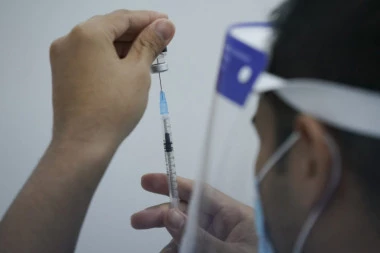 SKANDAL U SARAJEVU: Građani došli na reimunizaciju, ali vakcina NIJE BILO!