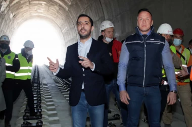 SADA JE SVIMA JASNO OTKUD ON U VLADI SRBIJE! Na Obilaznici su mnogi pali, uključujući i Đilasa, ali ne i Momirović!