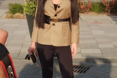 (VIDEO) LUKSUZNA VILA, KRATKA HALJINA I RASKOŠNI DETALJI: Kaća Grujić proslavila divan dan, sve puca!