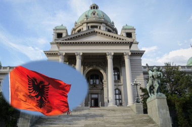 INCIDENT ISPRED SKUPŠTINE: Šiptari pokazivali simbole velike Albanije, policija brzo reagovala