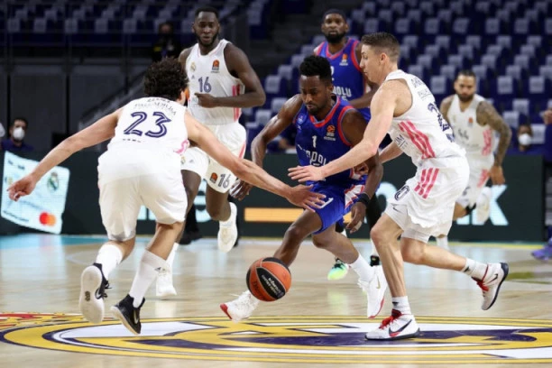 REAL ILI MICIĆEV EFES? Madriđanima DRAMA - učesnika F4 ODLUČUJE istanbulska MAJSTORICA!