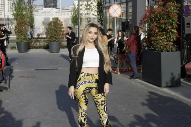 (FOTO) PEVAČICA PROSLAVILA ROĐENDAN, A ONDA JE USLEDIO ŠOK: Maji Berović stigao poklon od posebne osobe