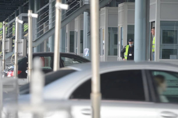 ZAJEDNIČKI TAG KASNI TUĐOM KRIVICOM: "Putevi Srbije" završili posao, čekaju se susedi da se usaglase sa sistemom