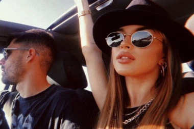 PROVALJENA TEODORA DŽEHVEROVIĆ: Ovu poznatu manekenku u potpunosti kopira naša pevačica!