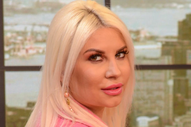 STIGLE NAJNOVIJE INFORMACIJE O TRUDNOJ DEI ĐURĐEVIĆ! Evo u kakvom je sada STANJU, čeka se oglašavanje voditeljke!