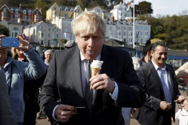 SKANDAL TRESE BRITANIJU! Džonsonov privatni broj mobilnog dostupan je na internetu 15 GODINA