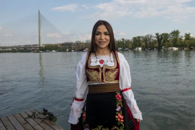 Baba me TERA da se UDAM i da RODIM decu: Aleksandra Mladenović otkrila zašto i dalje nema DEČKA, a zbog ovoga je završila na INFUZIJI!