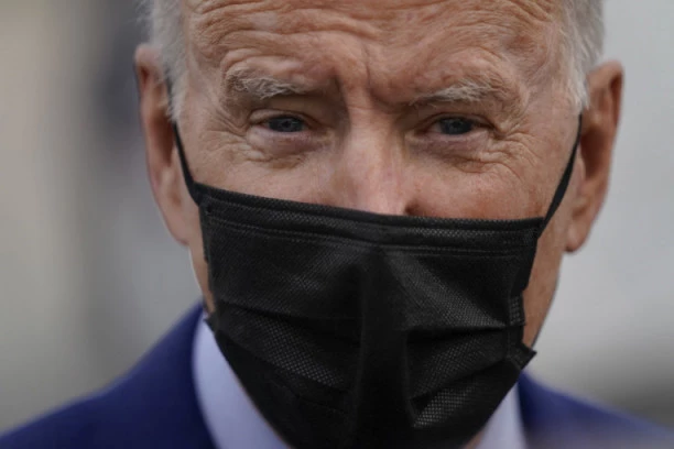 KATOLIČKI SVEŠTENICI USTALI PROTIV BAJDENA, HOĆE DA MU ZABRANE DA SE PRIČESTI! Šef SAD, iako vernik, zbog JEDNE STVARI razbesneo crkvene lidere!