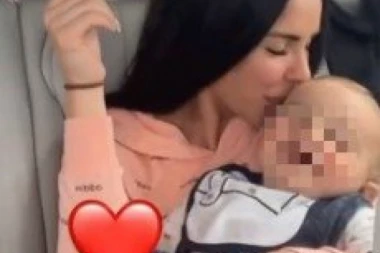 (FOTO) BOGDANA SE SLIKALA SA SINOM: Ekskluzivna fotka majke sa malim Željkom na proslavi rođendana!