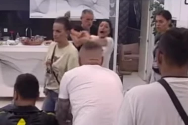 (VIDEO) PSOVAO JOJ MRTVOG OCA: Sandra Rešić skočila na Boru Santanu, OBEZBEĐENJE JE IZNELO!