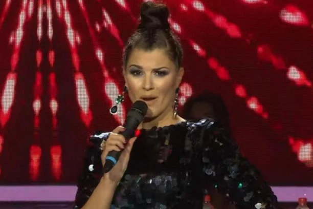 (FOTO) TRANSFORMACIJA ZVEZDE GRANDA O KOJOJ SE PRIČA!  Kad već NEMA HIT, rešila da se posveti fizičkom izgledu, pa šokirala!