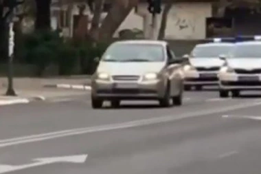 OSVANUO SNIMAK PRE TRAGEDIJE U NIŠU: Bežao od policije, za njim jurilo nekoliko vozila, pa se zakucao u auto i POGINUO! (VIDEO)