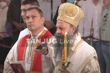 (VIDEO) ODRŽANA USKRŠNJA LITURGIJA: Patrijarh Porfirije služio u Hramu Svetog Save sa vernicima