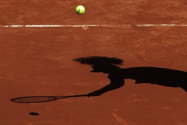 ZAPAD OPLEO: Sramota prvog reketa sveta