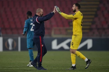 ZAVRŠIO U SUZAMA: Navijači traže SMENU pre derbija sa crno-belima