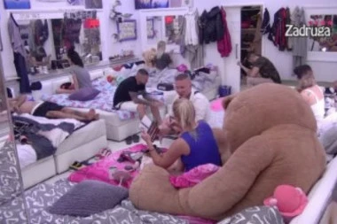 (VIDEO) POKAZAO PRAVO LICE: Ša opleo po roditeljima, dokazao da samo na NOVAC misli, a onda ISPRIČAO TEŠKU SUDBINU svoje majke!