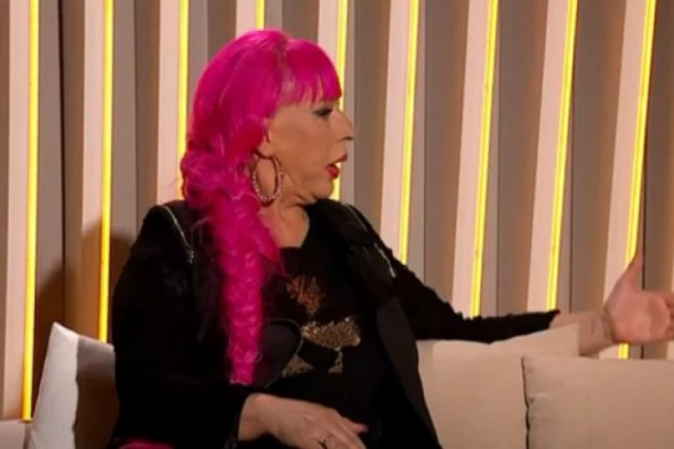 SVAĐA ZBOG LAŽNIH BRILIJANATA: Ilda i Zorica u klinču zbog falš nakita, BRUNCLIKOVA JOJ KUPILA LAŽNJAKE, A HVALILA SE DA SU PRAVI?