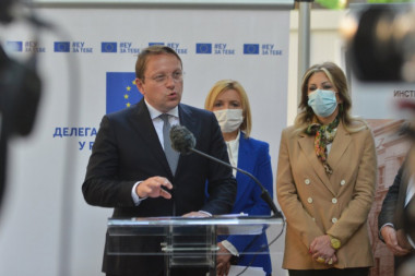 VREME JE DA SE EU ODUŽI SRBIJI: Varheji najavio vakcine za našu zemlju, pa pozvao građane da PRIME CEPIVO