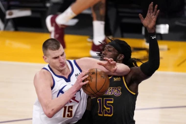 (VIDEO) JOKIĆ - POEZIJA, SAIGRAČI - TRAGEDIJA! Fenomenalni Nikola nije mogao bez pomoći protiv ŠAMPIONA