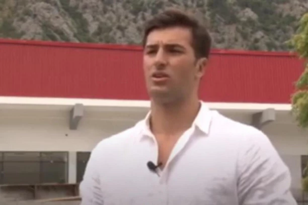 ADŽIĆEV OTAC SE OGLASIO ZA REPUBLIKU: Moj sin je ROĐAK sa sveštenikom OSKRNAVLJENE crkve! Bio je u POLICIJI