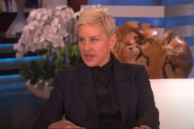 (FOTO) OPTUŽBE ZA ZLOSTAVLJANJE JE NE DOTIČU, UŽIVA U MILIONIMA: Slavna voditeljka POKAZALA šta vozi!