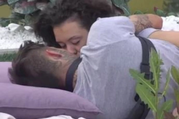 VRELA AKCIJA FRANA I PAULE! Nakon uvreda DOHVATILI SE ISPOD TUŠA, pa se prepustili strastima!