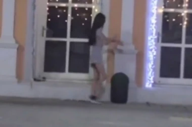 (FOTO) TARA SE VRAĆA U ZADRUGU?!  Simova se odala jednim potezom!