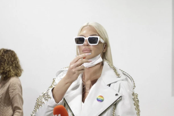 JELENA KARLEUŠA ISPROVOCIRALA JAVNOST "PRANJEM" NAKON VAKCINACIJE: Svi u šoku nakon njenog sramnog izlaganja!