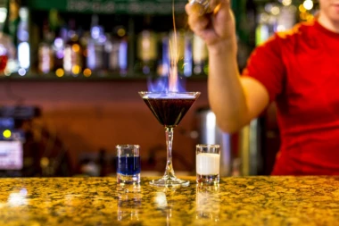 DA LI JE OVO VRHUNAC BAHAĆENJA? Gosti na Hvaru za JEDNO veče "nabili" račun VEĆI od 13 PROSEČIH plata! (FOTO)