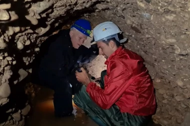 (VIDEO) NOVAK U SREDIŠTU ZEMLJE: Đoković sa šlemom zašao u pećinu GDE LJUDSKA NOGA NIJE KROČILA!