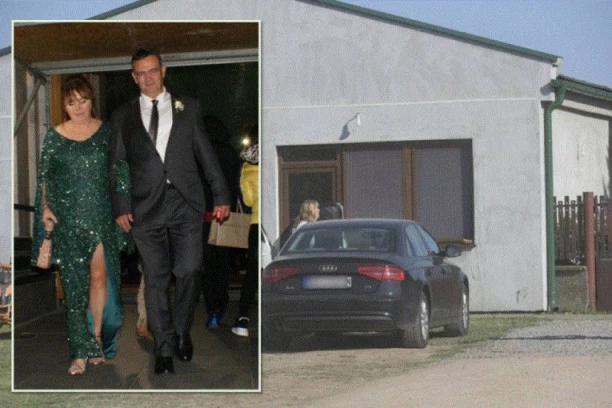 SLAVI SE U BOGDANINOJ I VELJKOVOJ KUĆI: Rodići stigli na SLAVU!