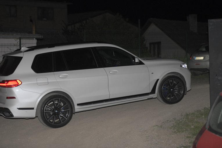 Jedan od Cecinih automobila