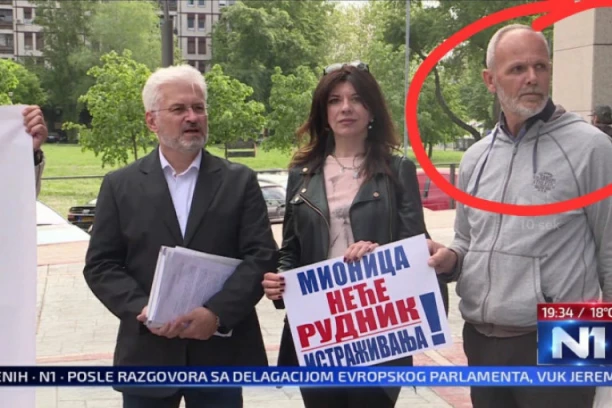 (FOTO) KAKAV GAZDA TAKVI I PULENI: Đilasovi LAŽOVI ispred SANU se predstavljali kao nezadovoljni građani