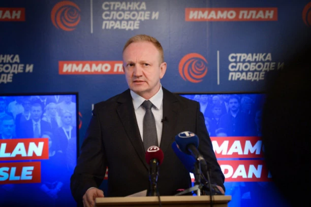 NASTAVLJA SE PRLJAVA KAMPANJA! Đilas NAREDIO svojim medijima: Proterajte Andreja Vučića iz Srbije!