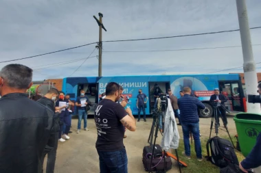(FOTO, VIDEO) OBRENOVAC SPREMAN ZA DOLAZAK PREDSEDNIKA VUČIĆA: Postavljen mobilni punkt za vakcinaciju