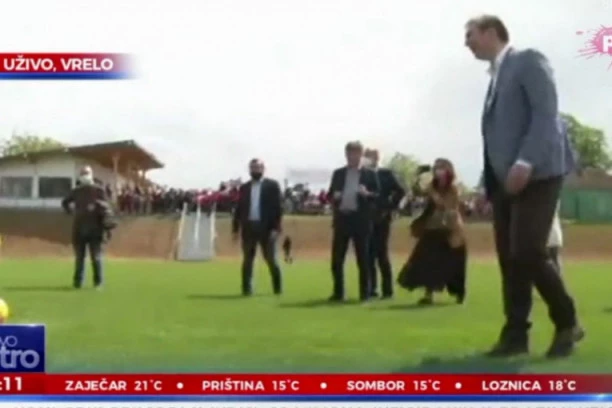 (VIDEO) OVAKO SE ŠUTIRA PENAL: Predsednik Vučić u stilu najboljih golgetera savladao golmana