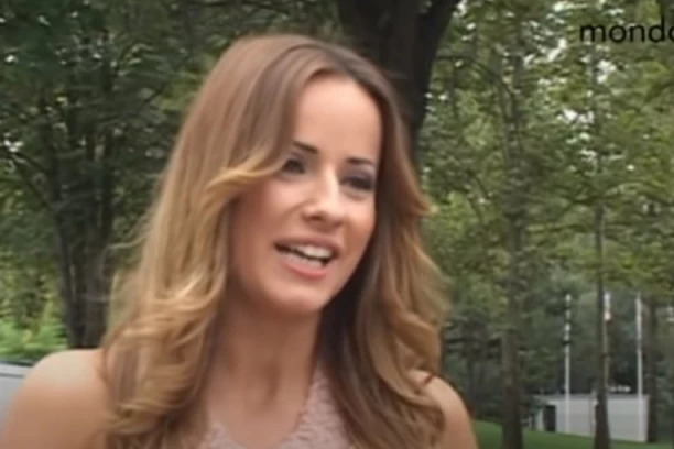 Dečko joj je POGINUO u stravičnoj nesreći, mali Keba ju je ostavio zbog EKSPLICITNOG SNIMKA, a onda je otišla iz zemlje! Evo kako sada izgleda Jelena Žeželj! (FOTO)