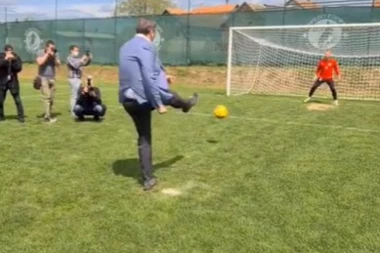 (FOTO/VIDEO) ORBAN ODUŠEVLJEN PENALOM: Evo šta je mađarski predsednik poručio Vučiću!