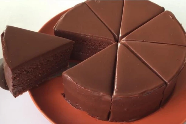 SAVRŠENSTVO! Najčokoladnija torta na svetu, topi se u ustima