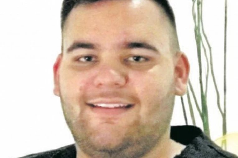 ODLOŽENO SUĐENJE KNEŽEVIĆU I RODITELJU: Evo zbog čega osumnjičeni nadrilekar i njegova majka nisu došli u sud (FOTO)