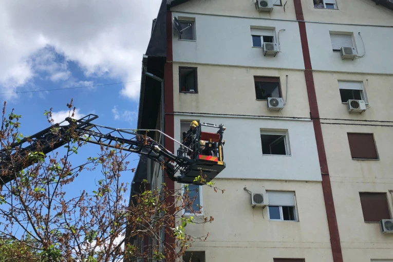 (FOTO) PANIKA U NOVOM SADU ZBOG POŽARA: Troje dece se ZAMALO UGUŠILO, ima POVREĐENIH!
